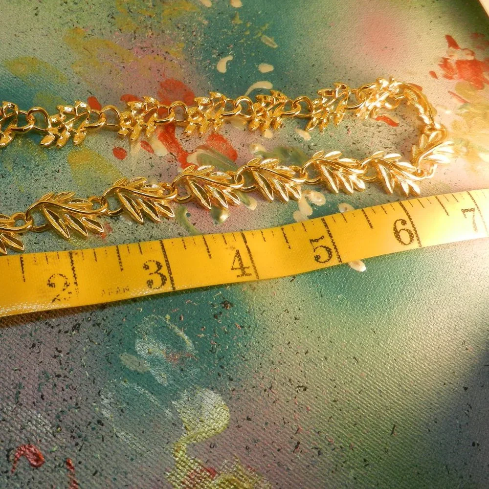 VTG chunky gold naturecore necklace monochrome metallic gold tone leaves choker